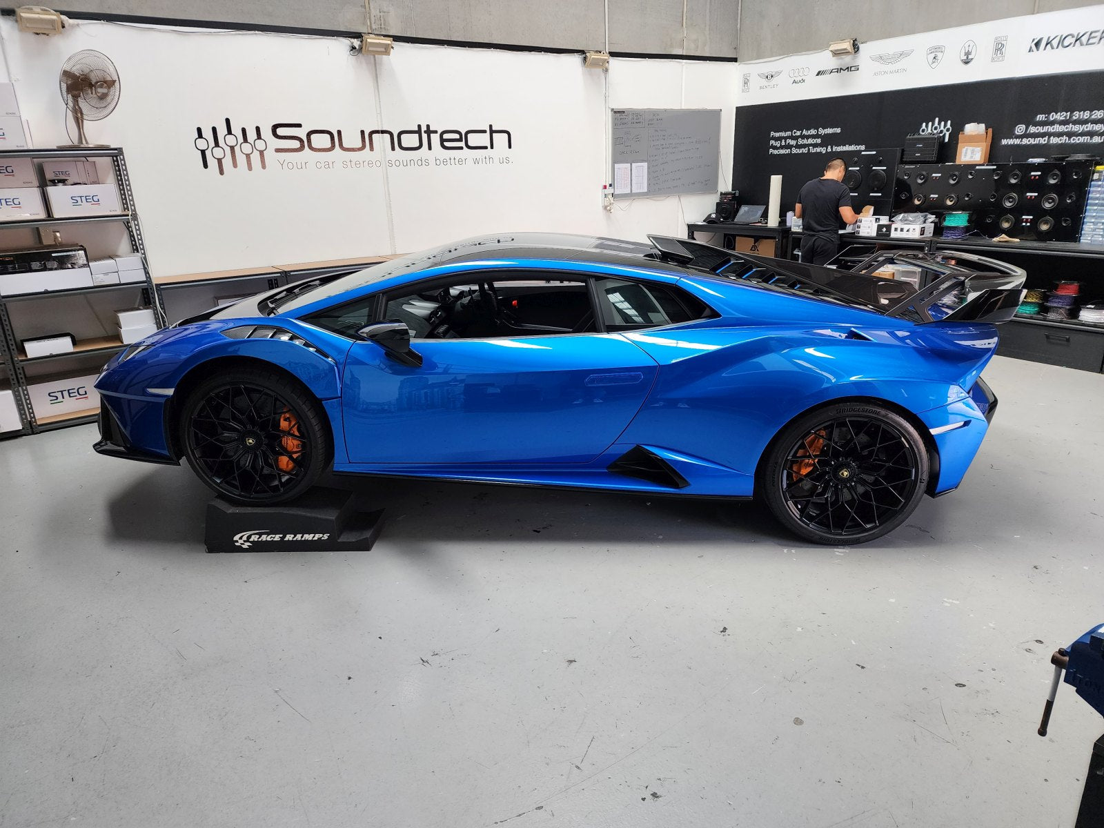 Lamborghini Huracán - High-End Speaker DSP Amplified Package | HELIX Ci7