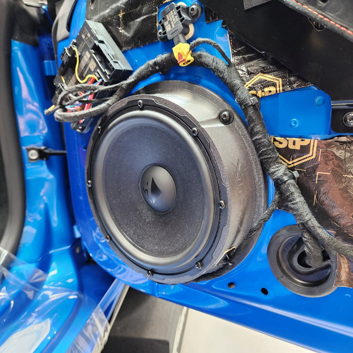 HELIX Ci7 W200FM-S3 - 8" Hi-End Midbass Woofer Pair, FlexMount | 3Ω