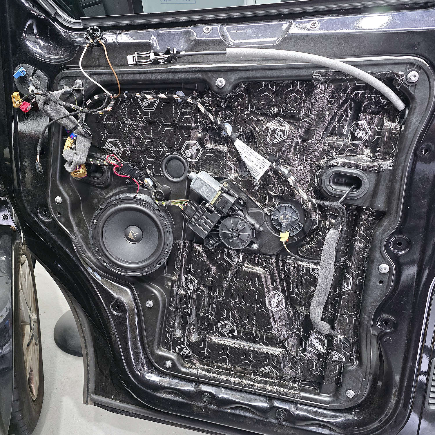 VW T6.1 - Speaker & Subwoofer DSP Amplified Package | HELIX Ci3