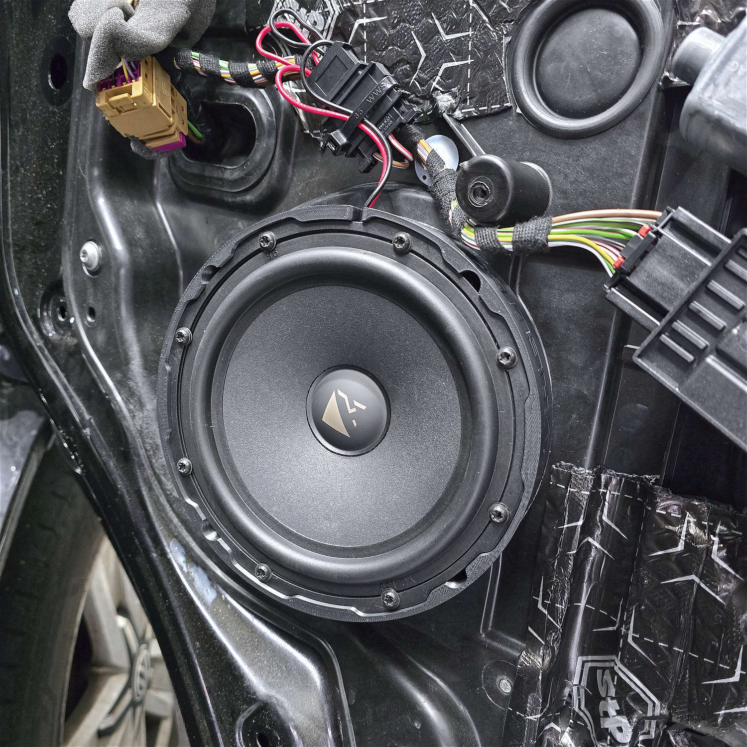 VW T6.1 - Speaker & Subwoofer DSP Amplified Package | HELIX Ci3