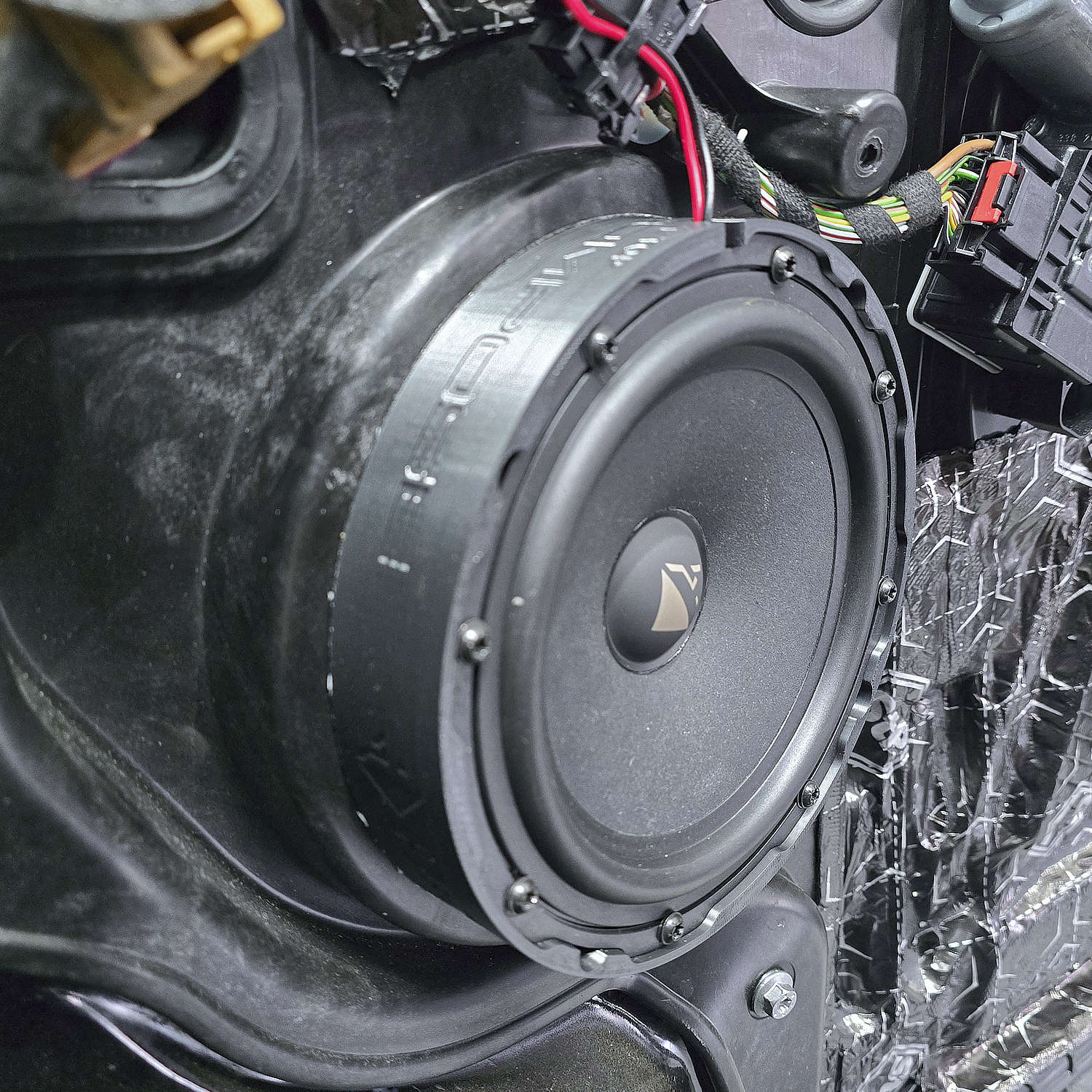 VW T6.1 - Speaker & Subwoofer DSP Amplified Package | HELIX Ci3