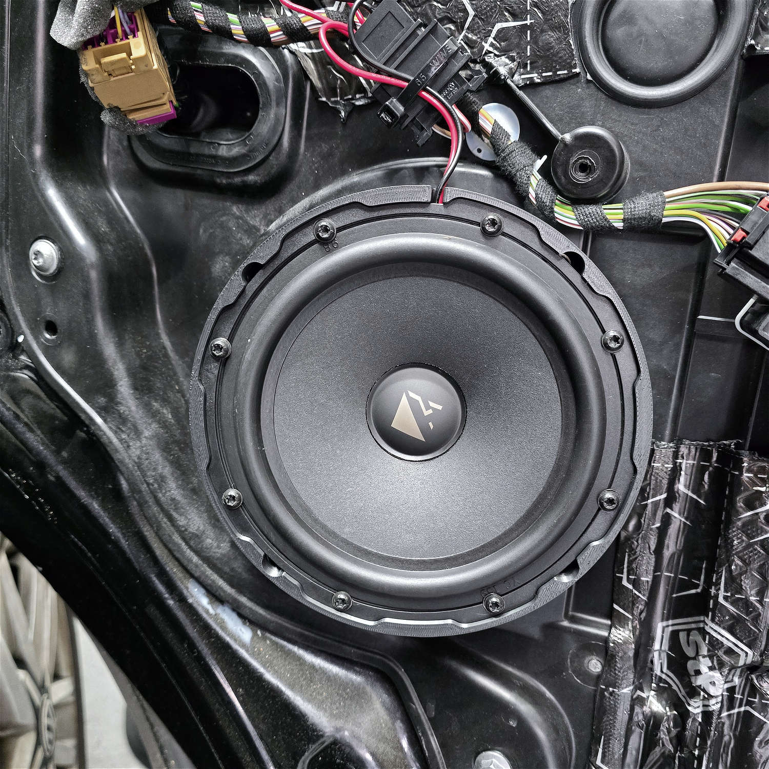 VW T6.1 - Speaker & Subwoofer DSP Amplified Package | HELIX Ci3